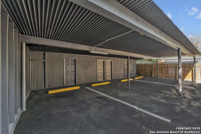 Image 6 of 21 For 1505 Woodlawn Ave W 1