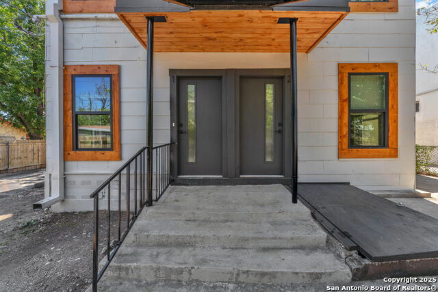Image 7 of 21 For 1505 Woodlawn Ave W 1