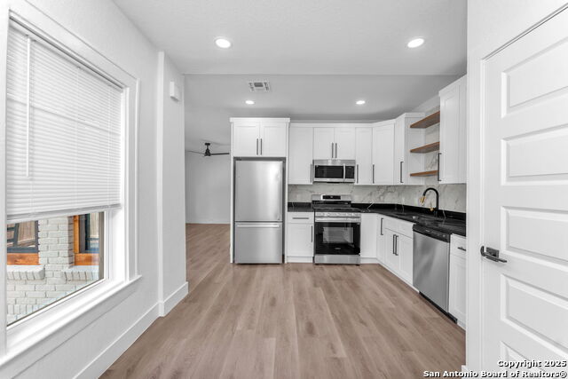 Image 8 of 21 For 1505 Woodlawn Ave W 1
