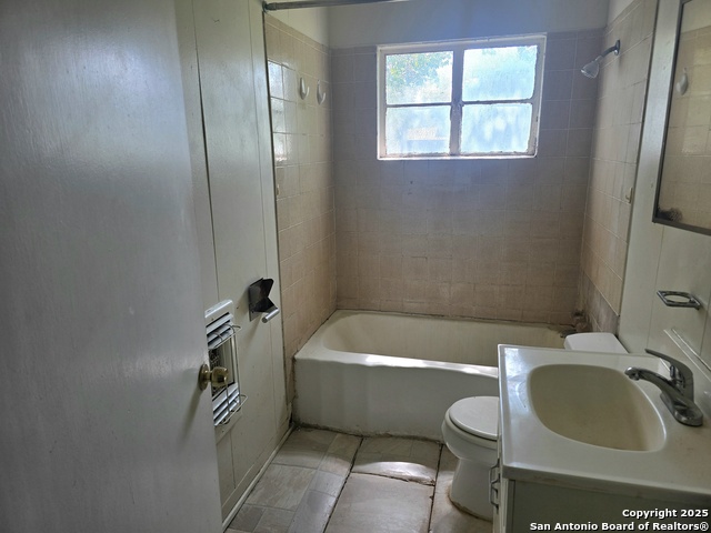 Image 17 of 23 For 122 Roesler  