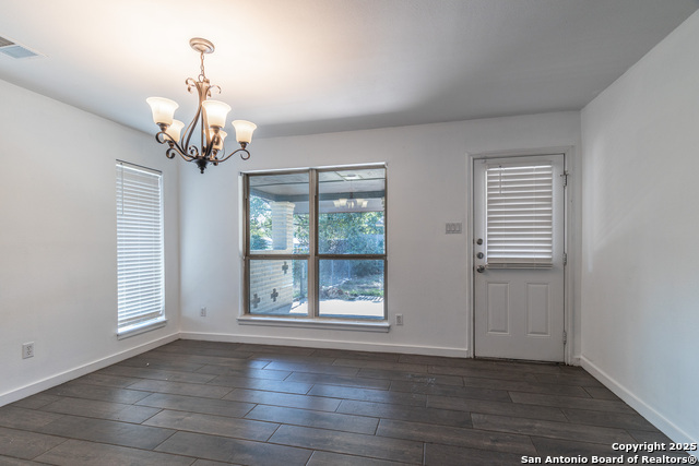 Listing photo id 8 for 405 Tanglewood Dr W