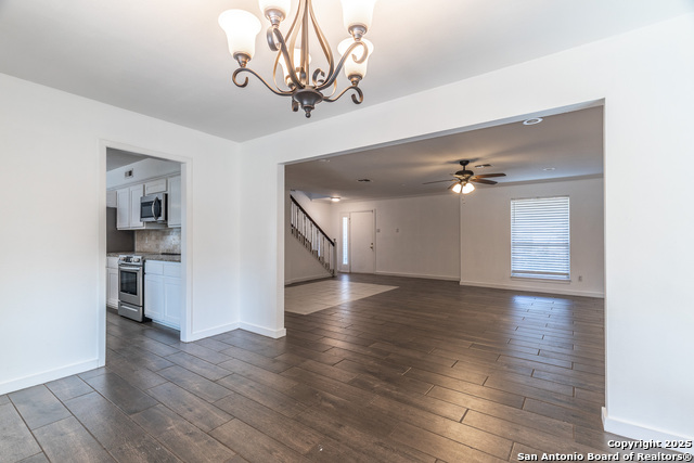 Listing photo id 9 for 405 Tanglewood Dr W
