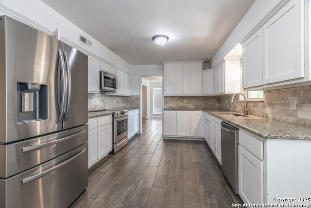 Listing photo id 11 for 405 Tanglewood Dr W