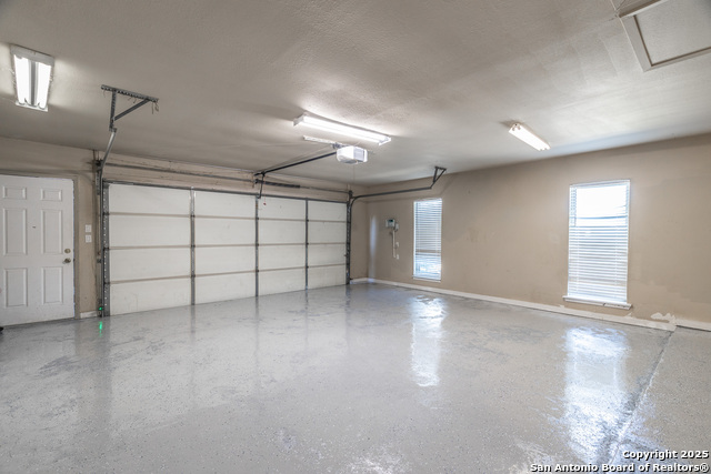Listing photo id 14 for 405 Tanglewood Dr W