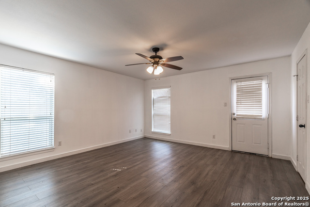 Listing photo id 16 for 405 Tanglewood Dr W