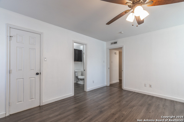 Listing photo id 17 for 405 Tanglewood Dr W