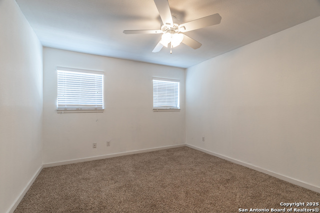 Listing photo id 21 for 405 Tanglewood Dr W