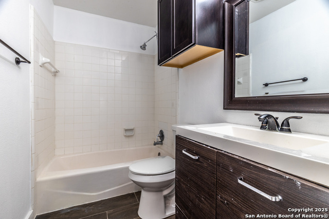 Listing photo id 24 for 405 Tanglewood Dr W