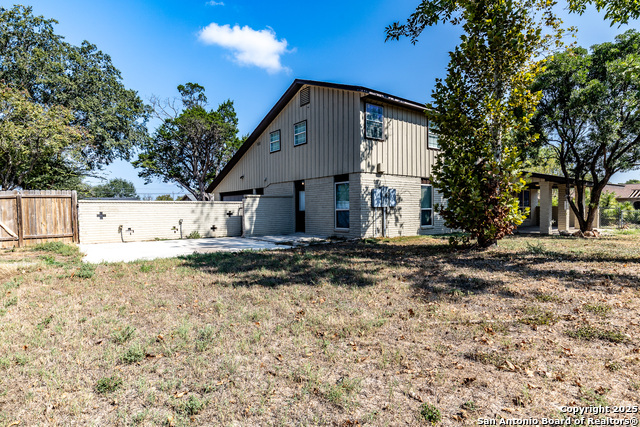 Listing photo id 31 for 405 Tanglewood Dr W