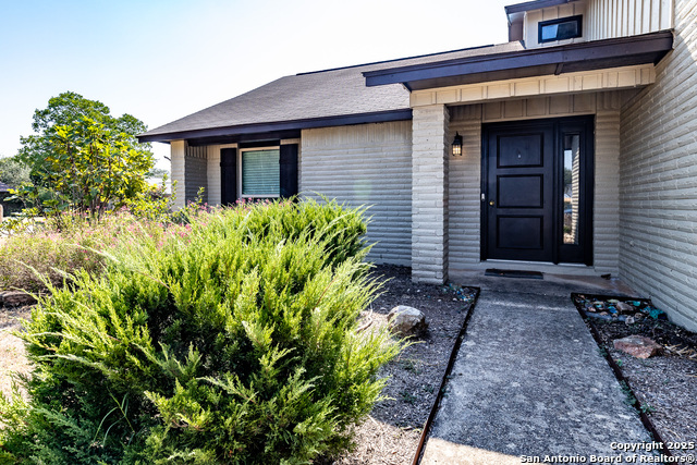 Listing photo id 3 for 405 Tanglewood Dr W