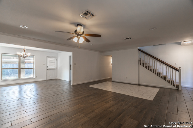 Listing photo id 6 for 405 Tanglewood Dr W