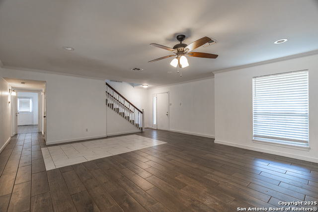 Listing photo id 7 for 405 Tanglewood Dr W