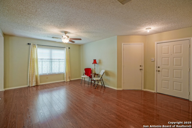 Image 11 of 32 For 6631 Evenridge Ln