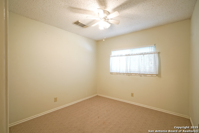 Image 23 of 32 For 6631 Evenridge Ln