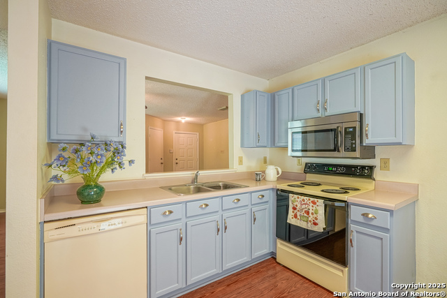 Image 3 of 32 For 6631 Evenridge Ln