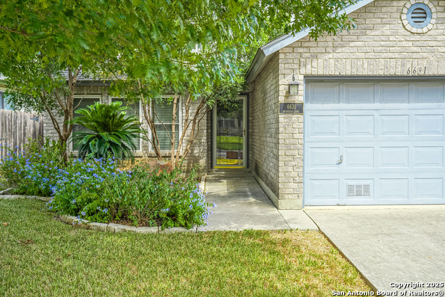 Image 8 of 32 For 6631 Evenridge Ln