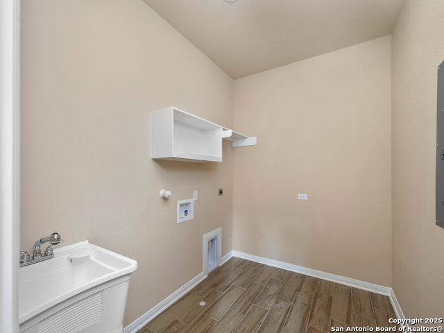 Image 18 of 40 For 8420 Bluffside