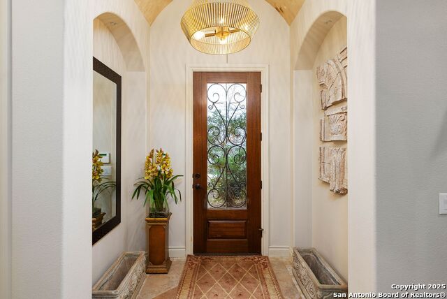 Listing photo id 3 for 6710 Ghia Ln