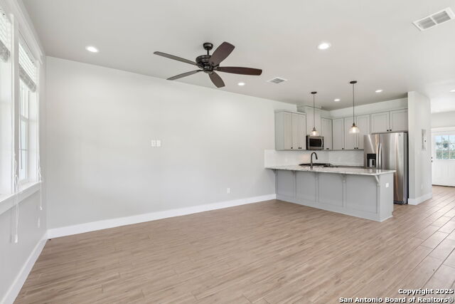 Listing photo id 11 for 295 East Ave S