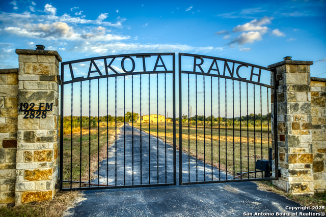 Image 2 of 50 For 192 Fm 2828  