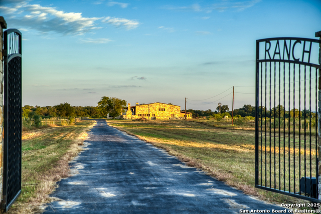 Image 3 of 50 For 192 Fm 2828  