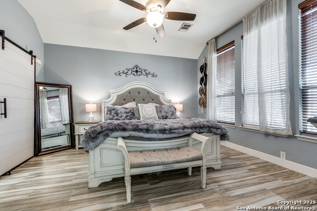 Image 14 of 26 For 1018 Tumbling Oaks