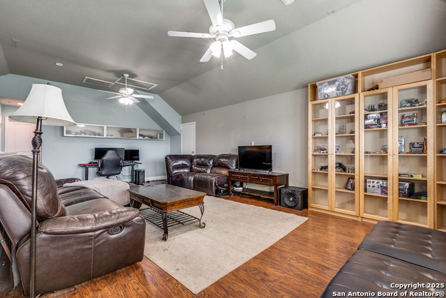 Image 22 of 26 For 1018 Tumbling Oaks