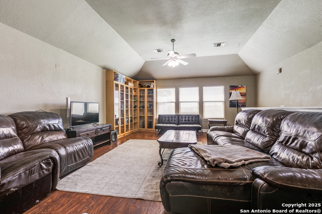 Image 23 of 26 For 1018 Tumbling Oaks