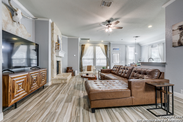 Image 7 of 26 For 1018 Tumbling Oaks