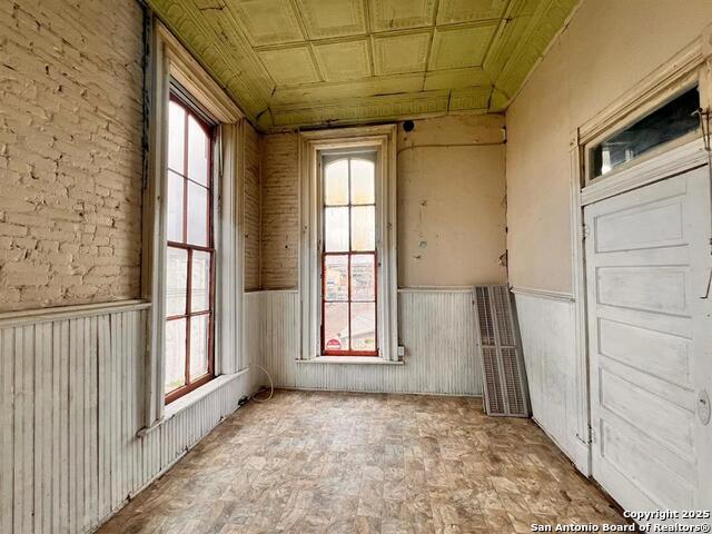 Image 12 of 29 For 520 Davis Ave B