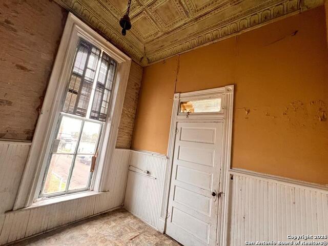 Image 15 of 29 For 520 Davis Ave B