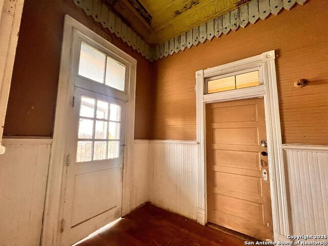 Image 18 of 29 For 520 Davis Ave B