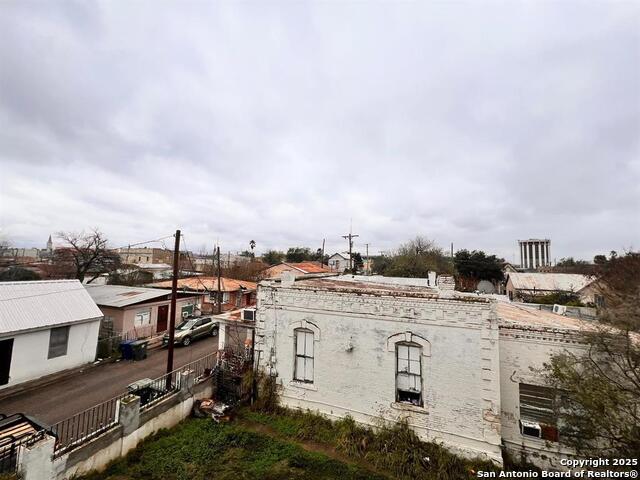 Image 20 of 29 For 520 Davis Ave B