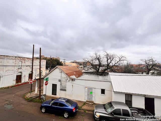 Image 21 of 29 For 520 Davis Ave B