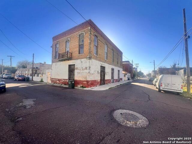 Image 24 of 29 For 520 Davis Ave B