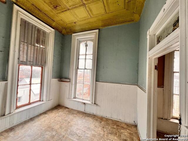 Image 6 of 29 For 520 Davis Ave B