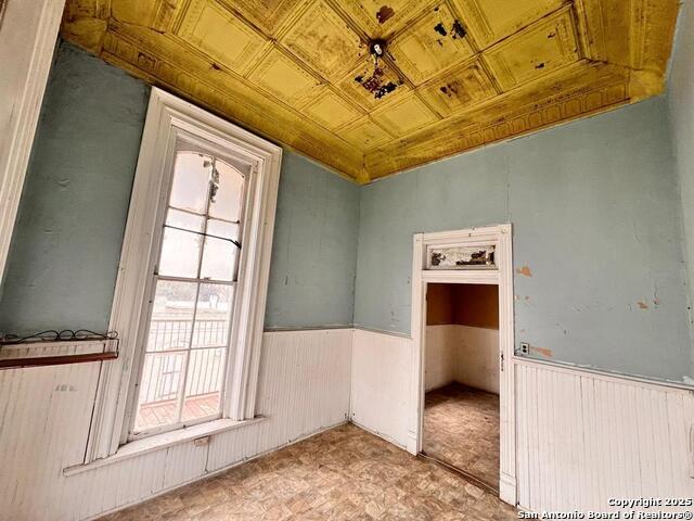 Image 7 of 29 For 520 Davis Ave B