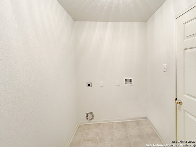 Image 32 of 45 For 4575 Tanglewood Trl