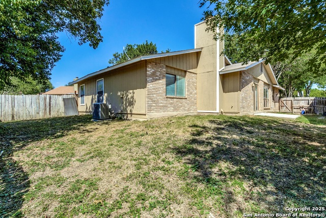 Listing photo id 13 for 13239 Larkway