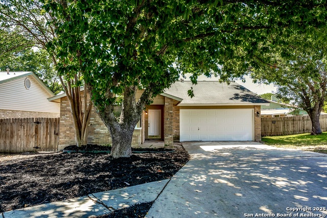 Listing photo id 0 for 13239 Larkway