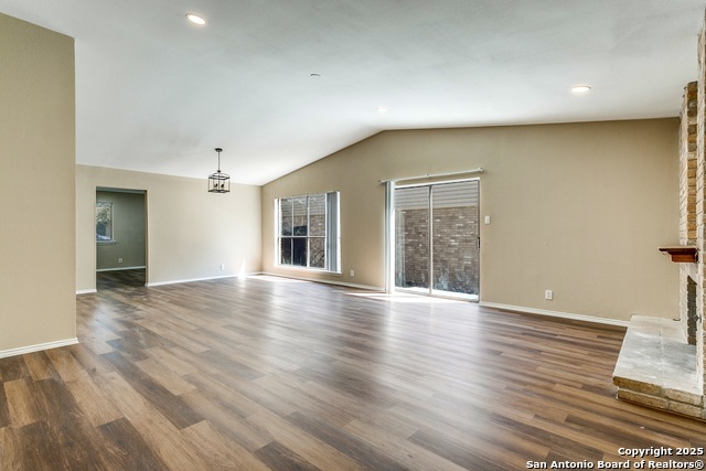 Listing photo id 2 for 13239 Larkway