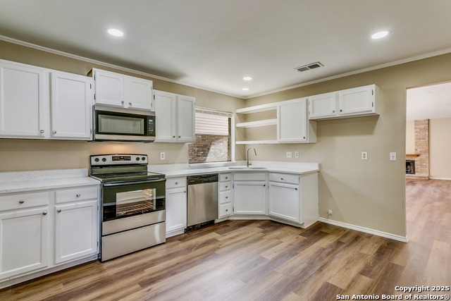 Listing photo id 3 for 13239 Larkway