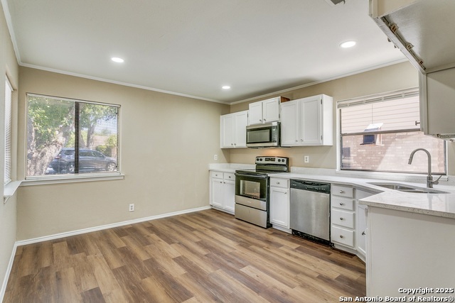 Listing photo id 4 for 13239 Larkway