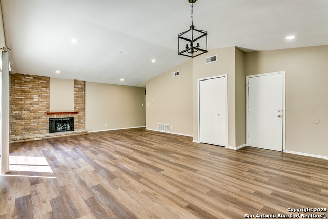 Listing photo id 5 for 13239 Larkway