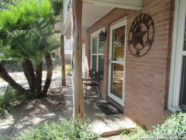Listing photo id 0 for 4527 Newcome