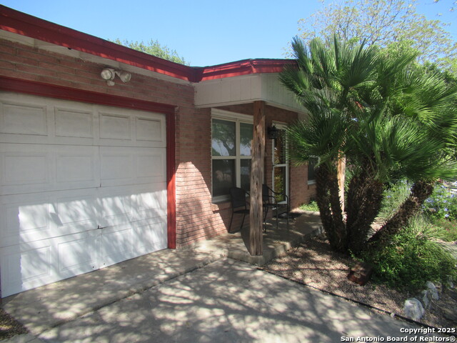 Listing photo id 1 for 4527 Newcome