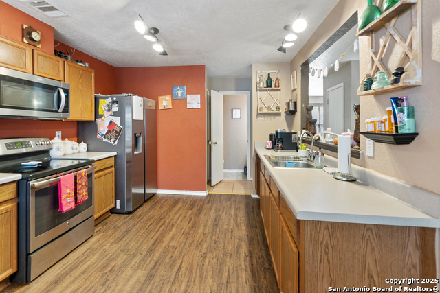 Image 23 of 35 For 10711 Manor Creek