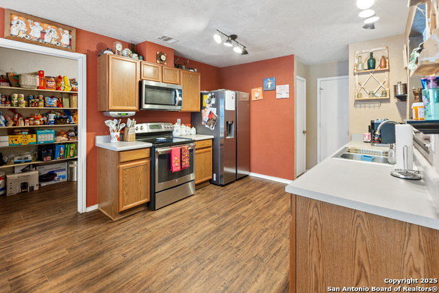 Image 32 of 35 For 10711 Manor Creek