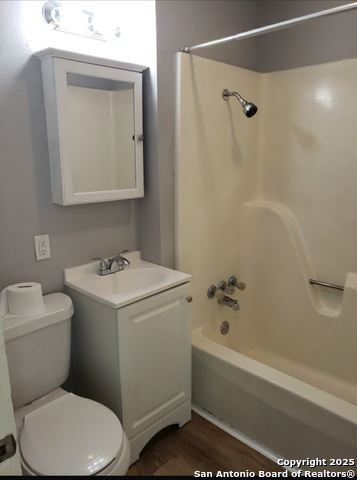 Image 12 of 13 For 205 Kingsbury E