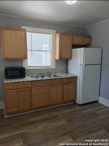 Image 2 of 13 For 205 Kingsbury E